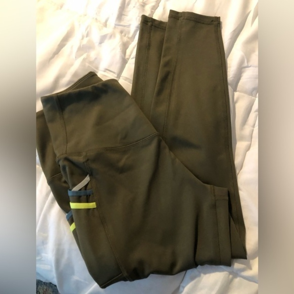 NWOT LegEnd leggings Size M Green with side pockets